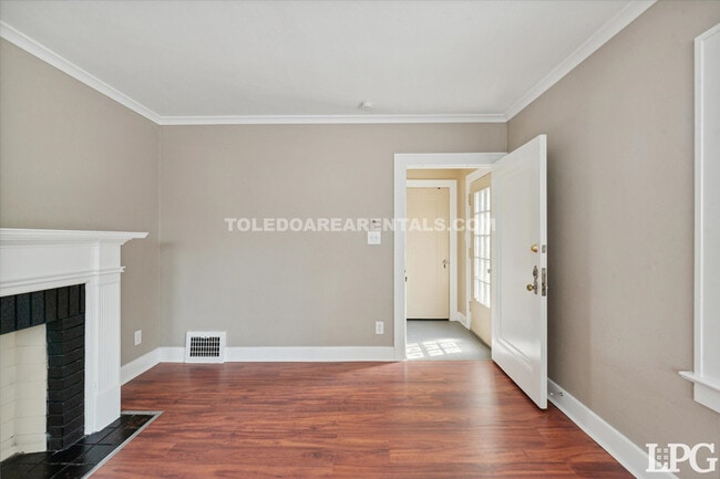 Building Photo - 2030 Wyndhurst Rd