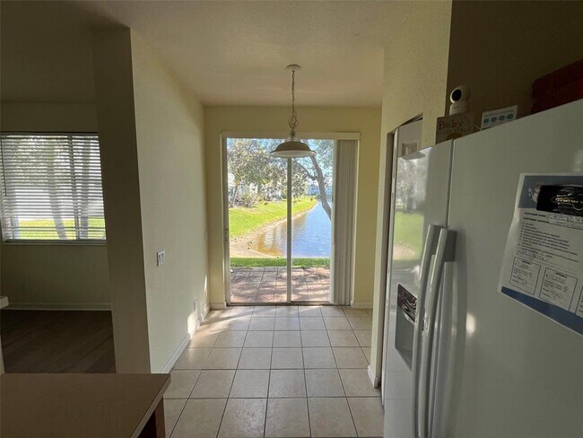 Foto del edificio - 3076 Laurel Ridge Cir