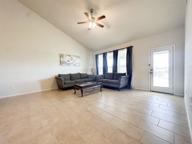 Foto del edificio - 5334 Silver Ledge Dr