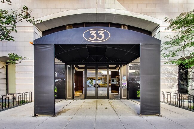 Foto del edificio - 33 W Huron St