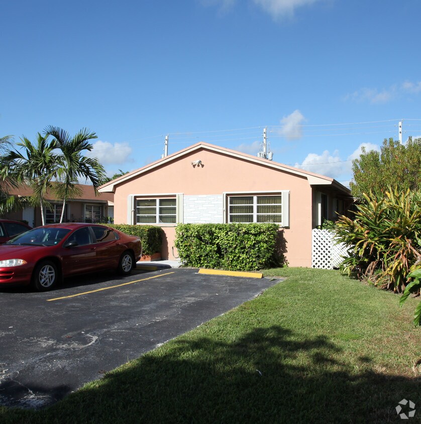 Building Photo - 14300 SW 88th Ave