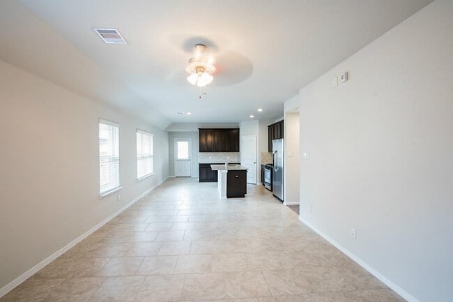 Building Photo - 12111 Parade Park Pl