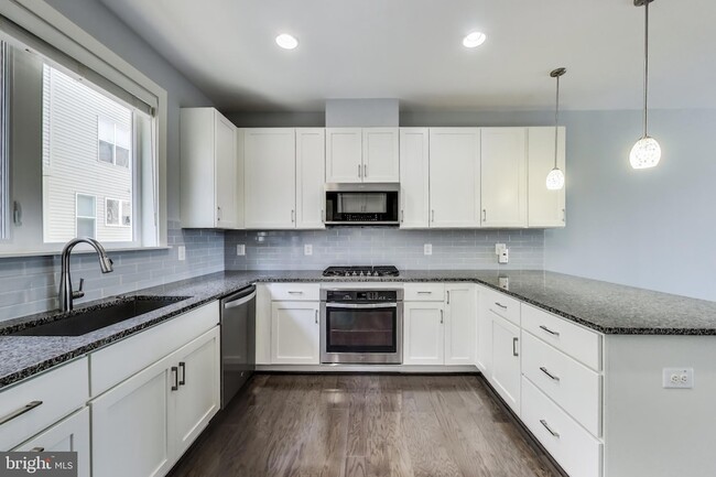 Photo - 16580 Crabbs Branch Way Townhome