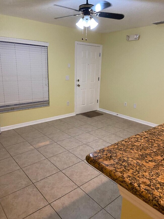 Foto del edificio - 121 Melissa Pl