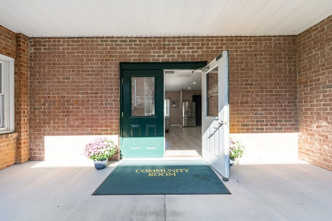 Building Photo - Springhill Village Apartments