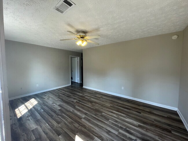 Building Photo - 68 Cedar Hill Cir