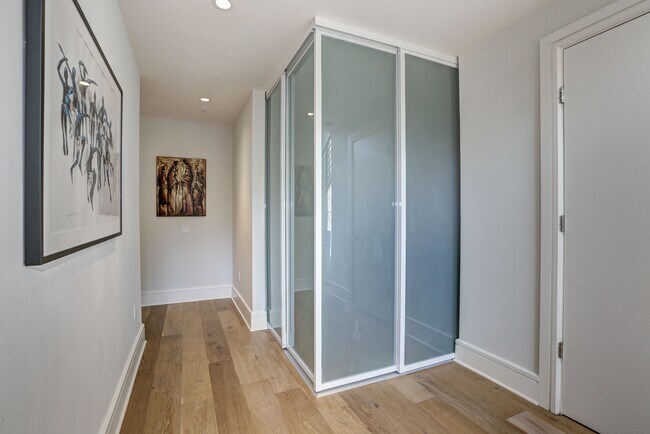 Building Photo - 3211 Wisconsin Ave NW