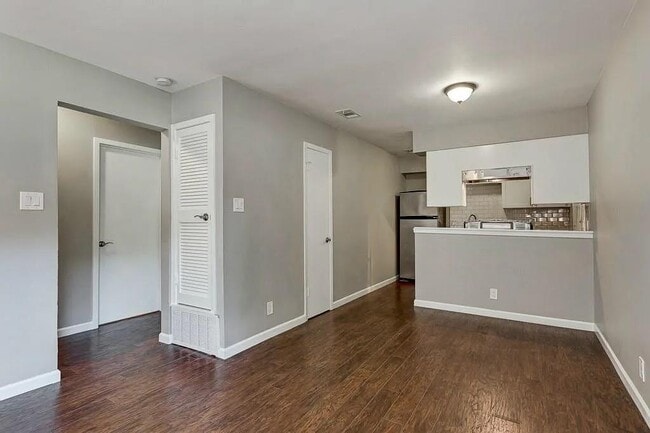 Building Photo - 2607 Parker Ln