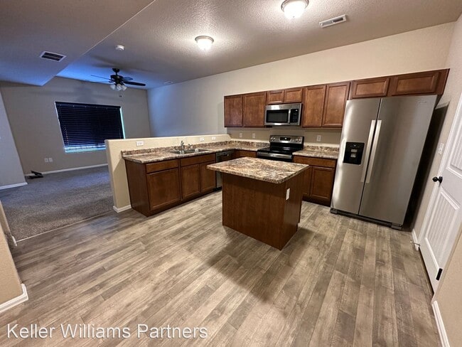 Building Photo - 3 br, 3 bath House - 7574 Sand Lake Hts