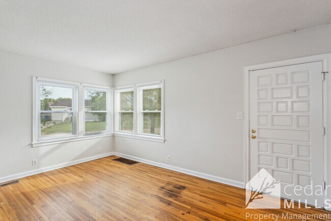 Building Photo - Adorable Brick 1 Bedroom in Longview Neigh...