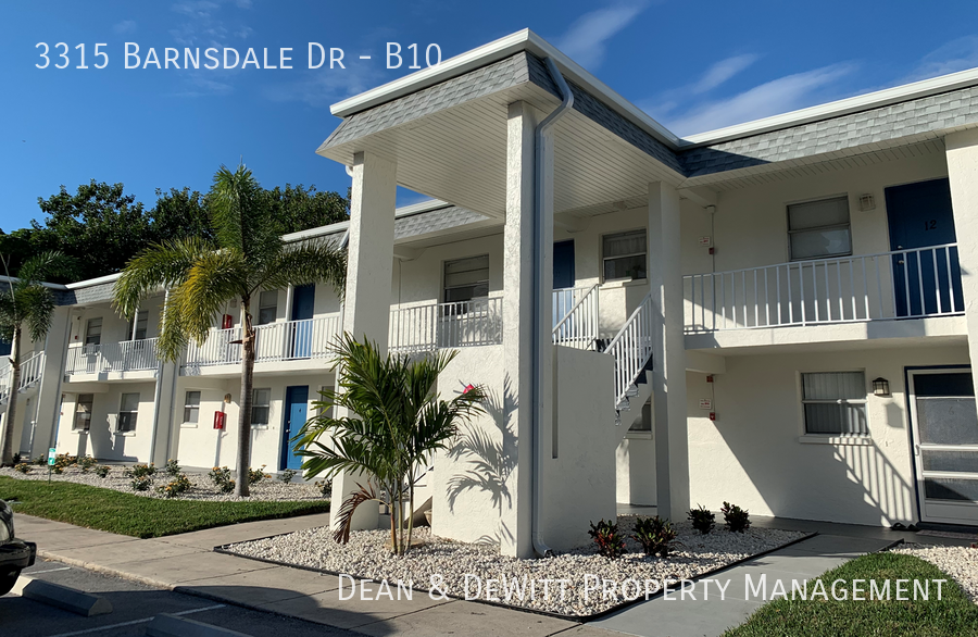 Foto principal - 2/1 Apt in Largo w/ Pool - For Rent