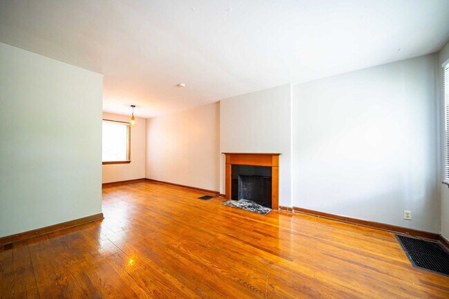 Foto del edificio - 215 E Hudson St