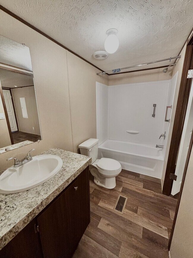 Foto del edificio - 300 Cherokee Ln
