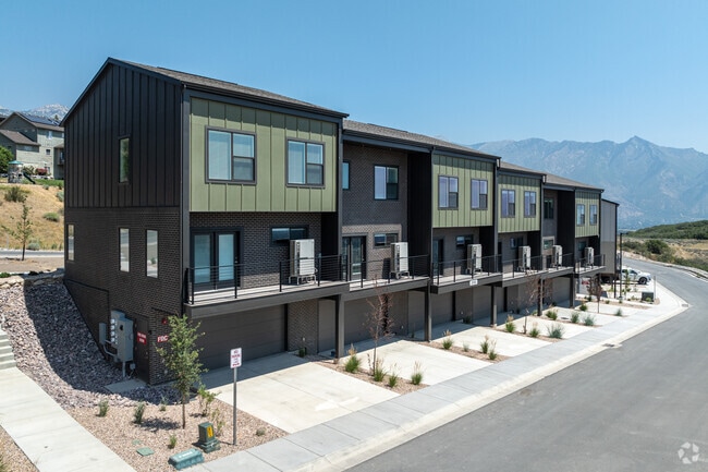 Building Photo - Trailside Townhomes
