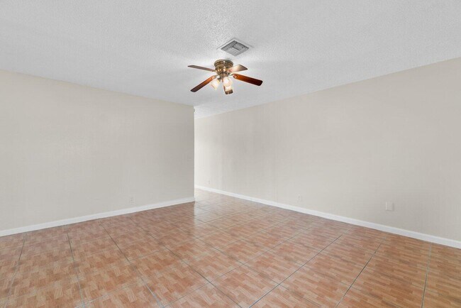 Foto del edificio - 4763 Gulfstream Rd