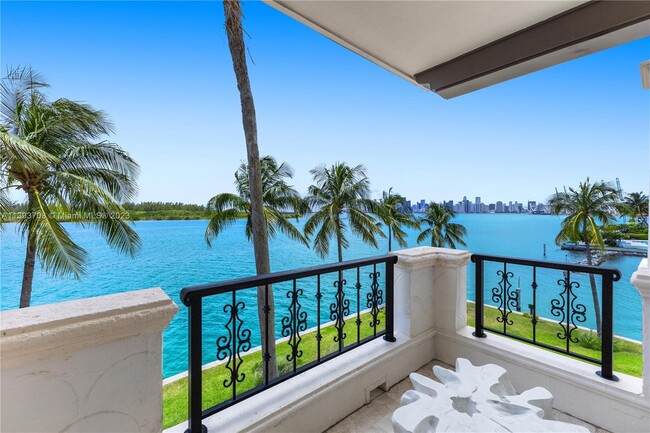 Foto del edificio - 2436 Fisher Island Dr