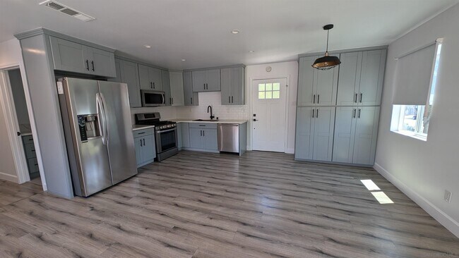 Building Photo - 245 25th St