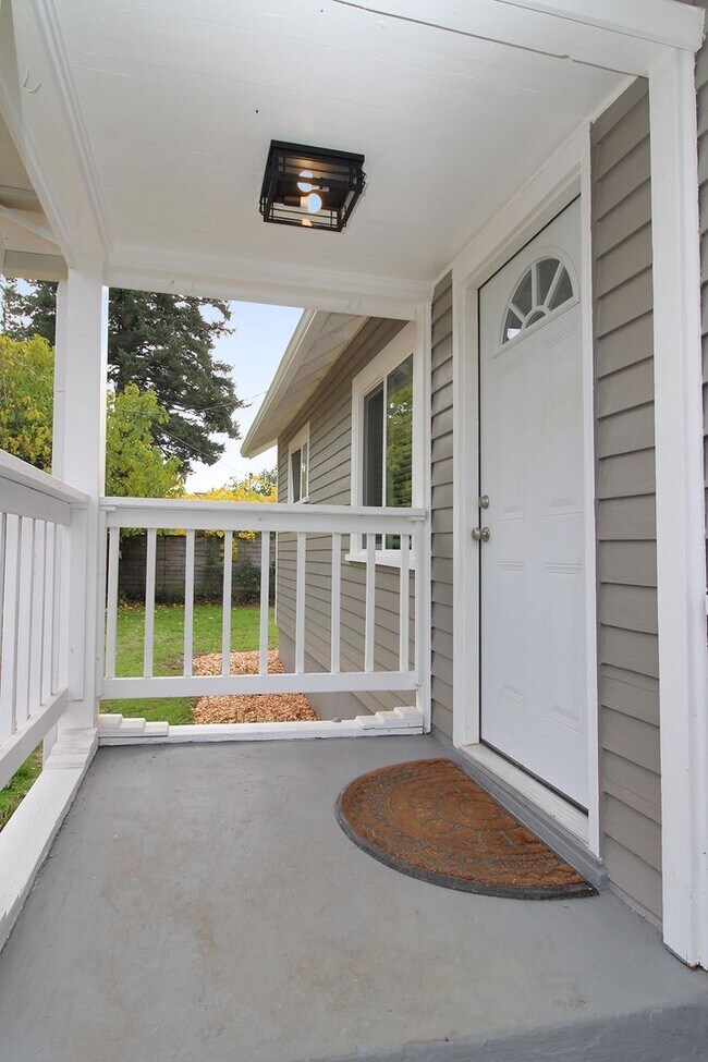 Foto del edificio - Freshly Remodeled 2 Bed/2 Bath Home with D...