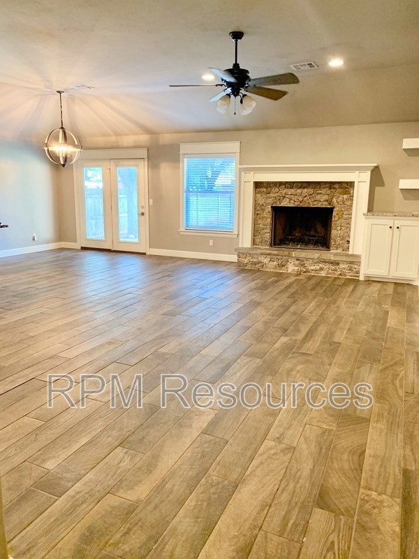 Building Photo - 1801 Yosemite Pl