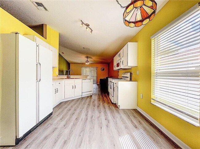Building Photo - 815 Garberia Dr