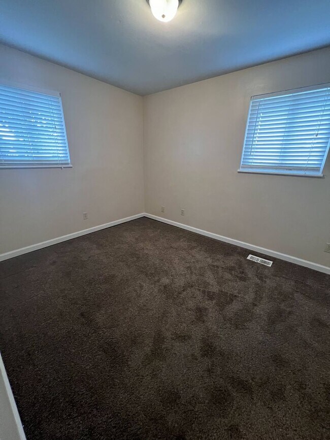 Foto del edificio - Pleasant 2 Bedroom, Private Entrance Apart...