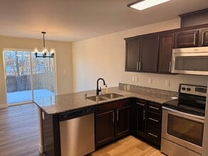 Building Photo - 3936 Lakehurst Cir