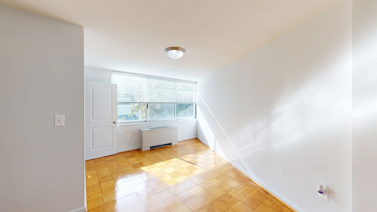 Photo - Newport West Apartments