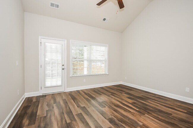 Foto del edificio - 67 Rosemont Ct