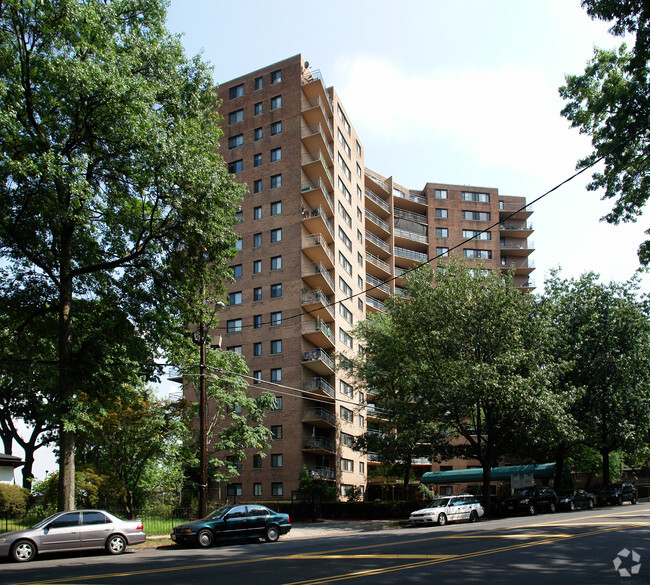 Building Photo - Forest Hill Towers