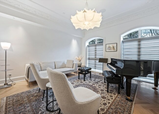 Foto del edificio - 441 W Deming Pl