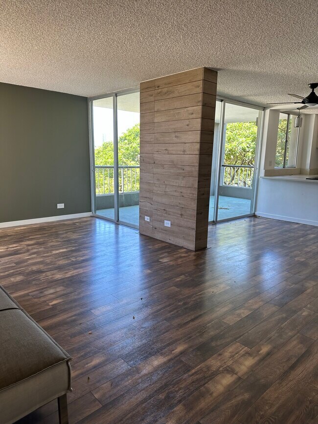 Living/Dining - 1521 Punahou St