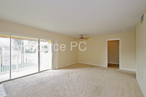 Foto del edificio - 250 N Banana River Dr