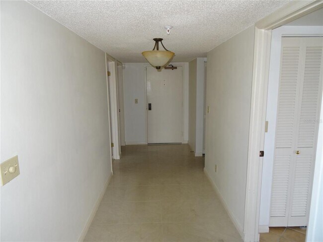 Foto del edificio - 5940 Pelican Bay Plaza S