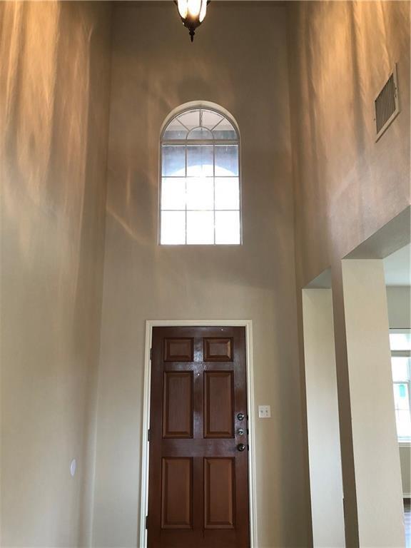 Building Photo - 15100 Fernhill Dr