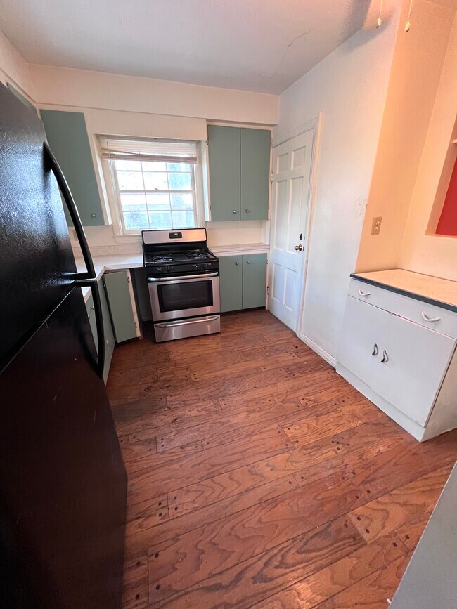 Building Photo - 1542 River Ter