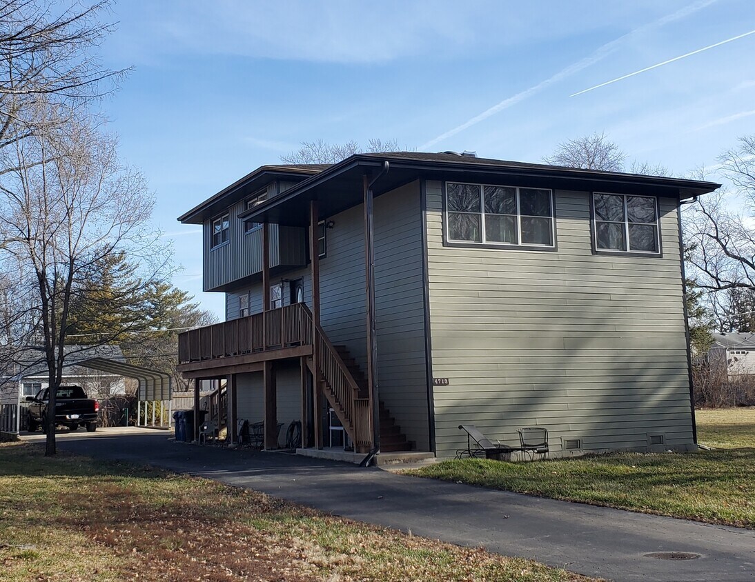 Primary Photo - 4713 Dumoulin Ave