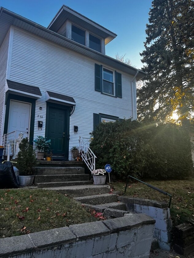 Foto principal - 844 Hovey St SW