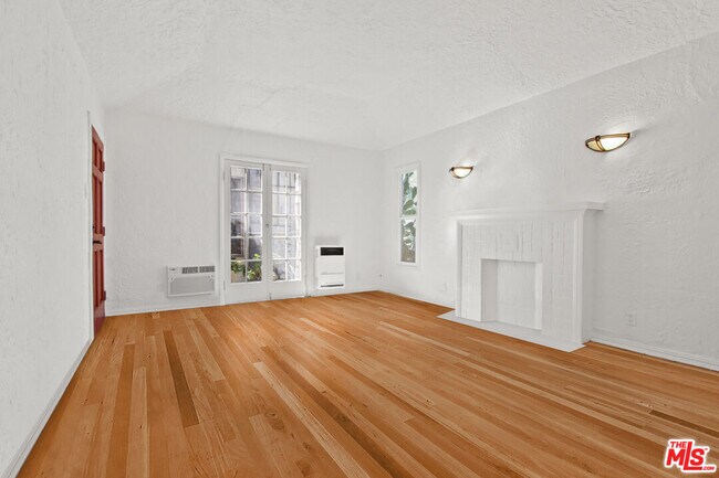 Foto del edificio - 1388 Edgecliffe Dr