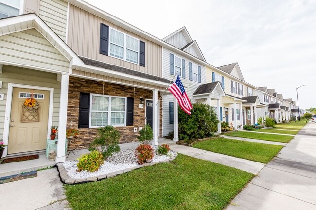 Building Photo - Ready to live close to the beach?