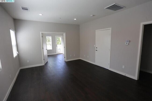 Foto del edificio - 2 bedroom in Oakland CA 94609