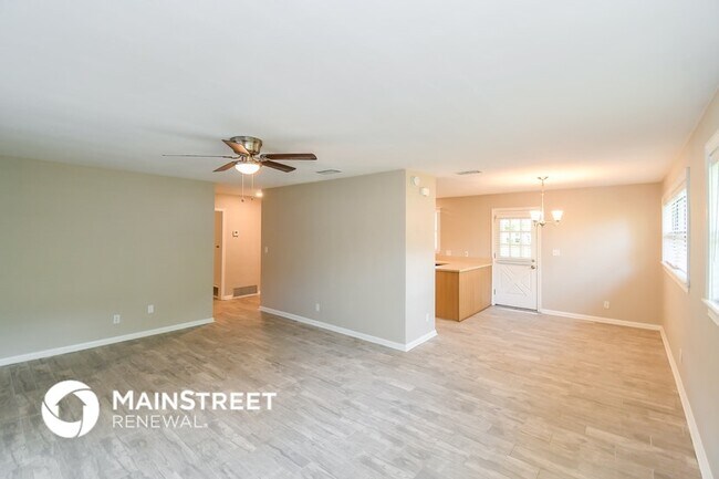 Foto del edificio - 5011 Bedford Forest Dr