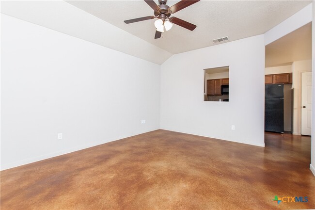 Foto del edificio - 4421 Brutus Ln