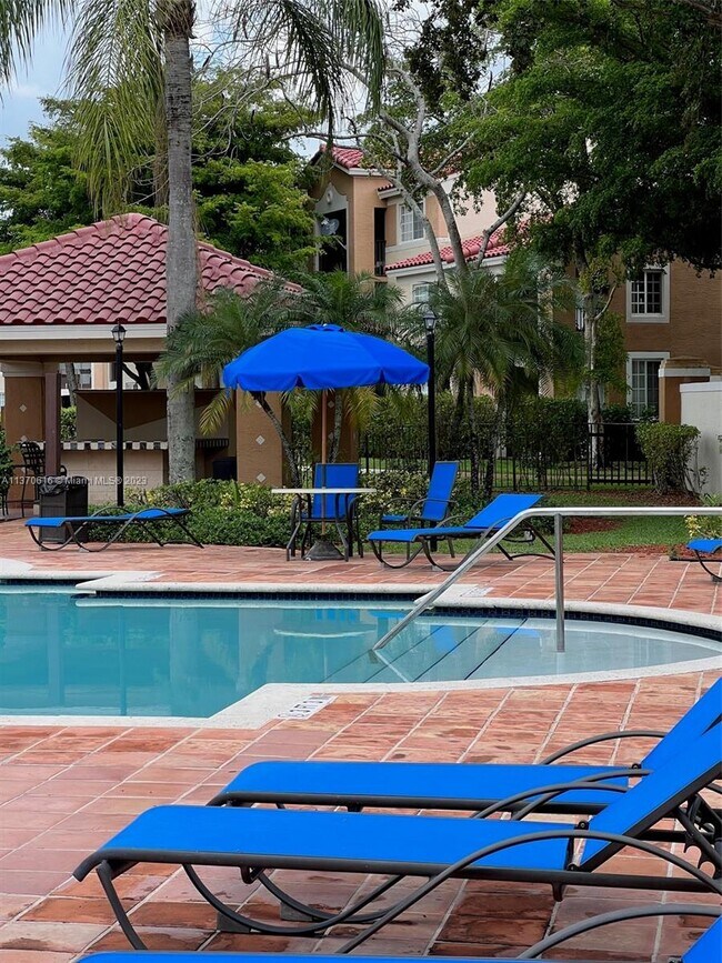 Foto del edificio - 2051 Renaissance Blvd