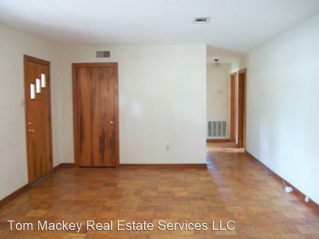 Building Photo - 3 br, 2 bath House - 955 E. Riveroaks Dr.