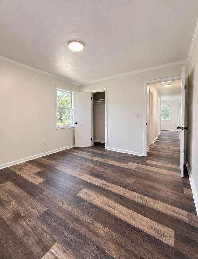 Building Photo - 156 Urqhart Way