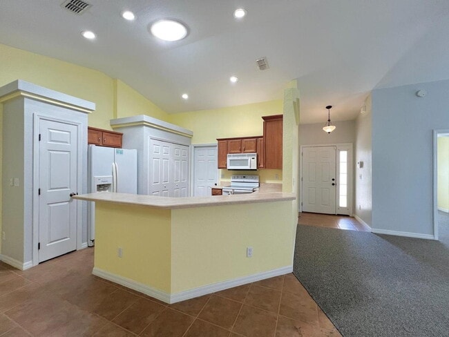 Building Photo - Beautiful 3 BD 2 BATH Home in Gated Community