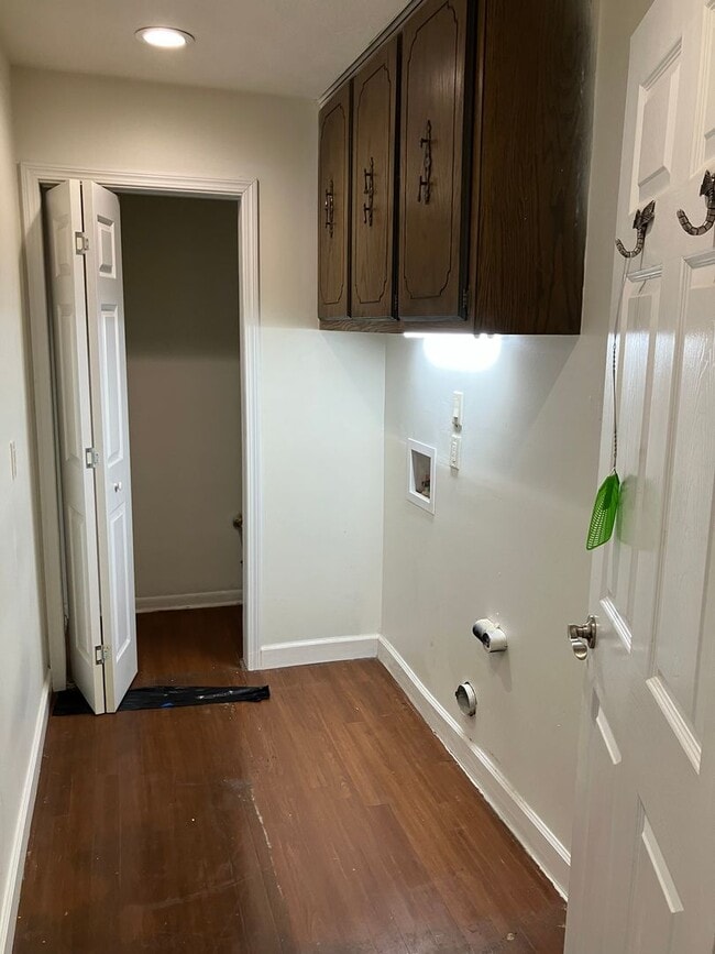 Building Photo - 2310 Redbud Ln