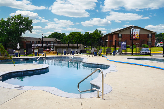 Foto del edificio - Oxford Oaks Apartments