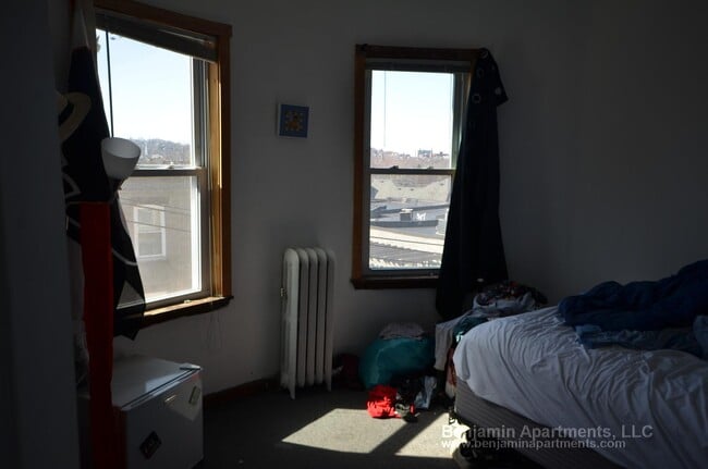 Foto del edificio - 10 Parker Hill Ave