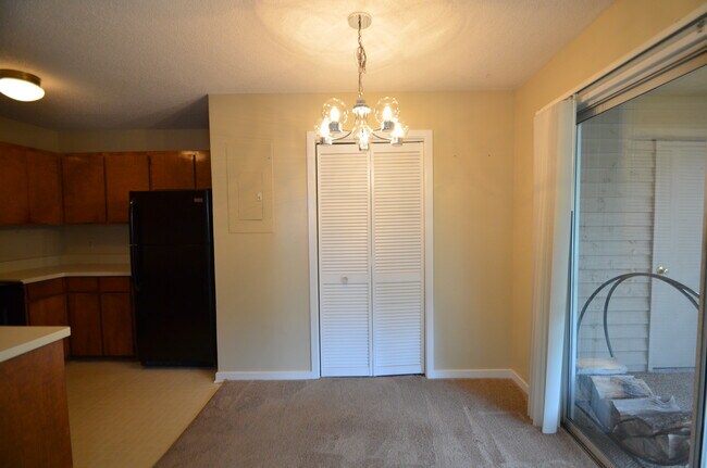 Building Photo - 7920 Parklane Ct